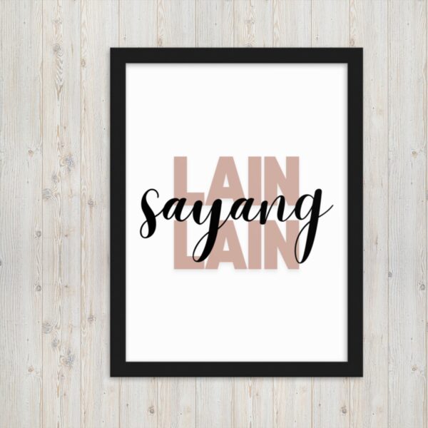 Fotolijstje met het Molukse Gezegde: "Lain sayang lain"