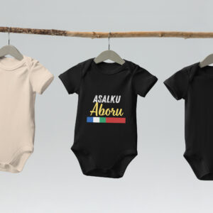 organic-cotton-baby-bodysuit-black-front-684010c9285dd.jpg Rompertje ‘Asalku - Aboru’ – Molukse Trots vanaf de Start